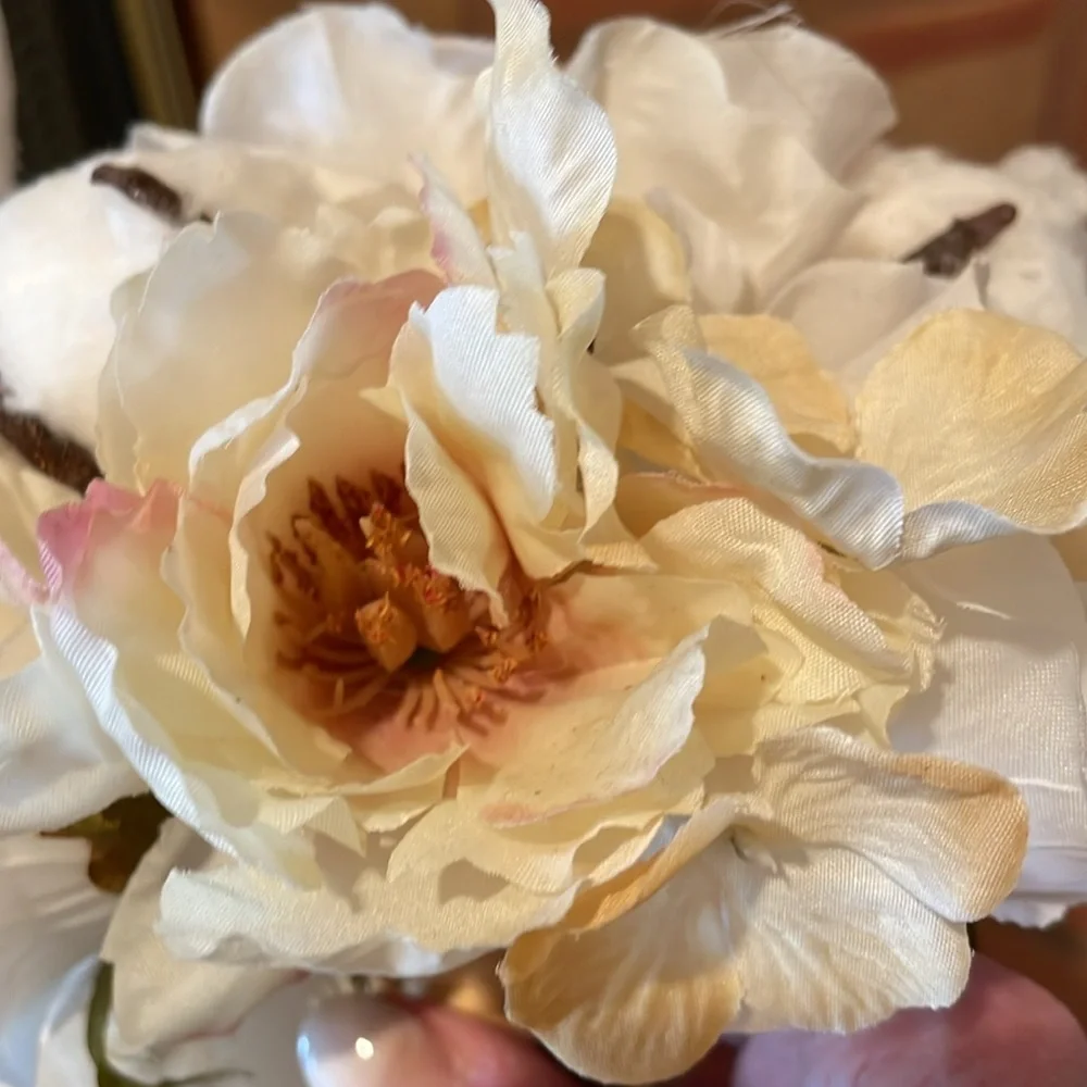 Small faux floral bouquet, NWT